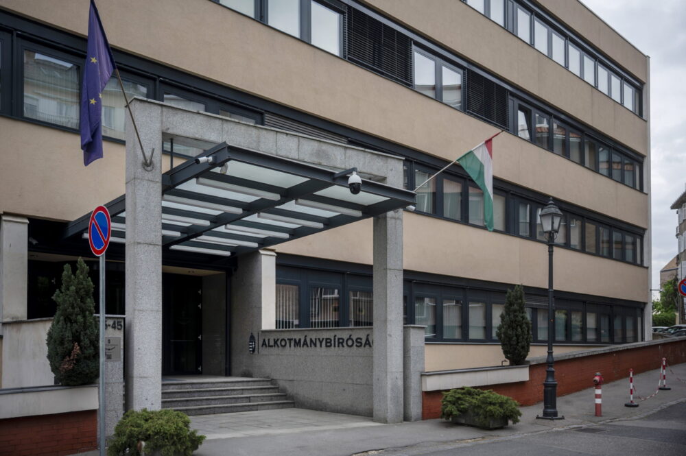 Visszautasította az AB az alaptörvény-módosítások elleni Fidesz-KDNP-s beadványokat