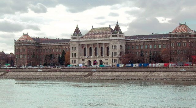 Robbanótestek elszállítása miatt lezárások lesznek a Műegyetemnél