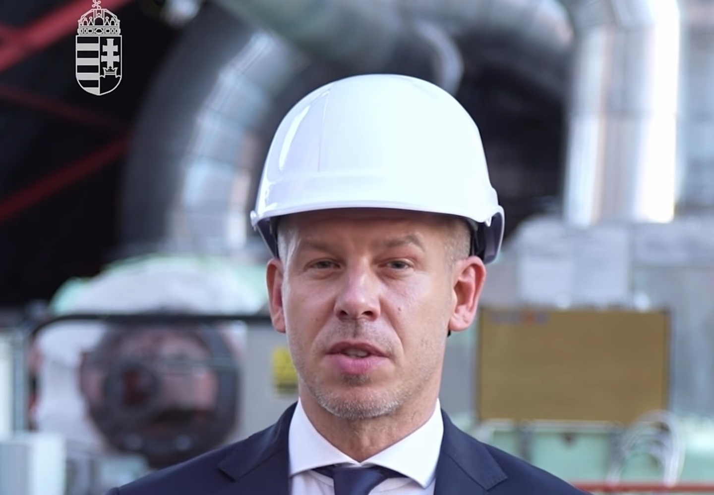 https://demokrata.hu/wp-content/uploads/2026/08/1440w/magyar-peter-kobakkal-2.jpg