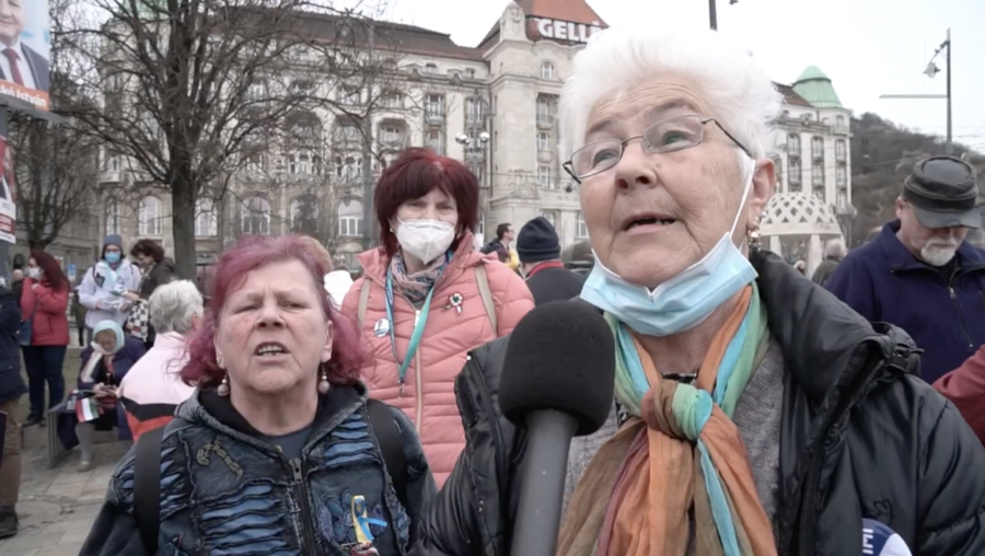 Már Égő Fáklya néni is kiakadt Magyar Péterékre