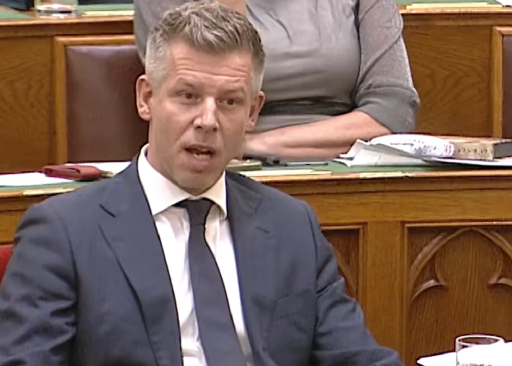 Botrányos jelenetek borzolták a kedélyeket egymás után a parlamentben (Videó!)