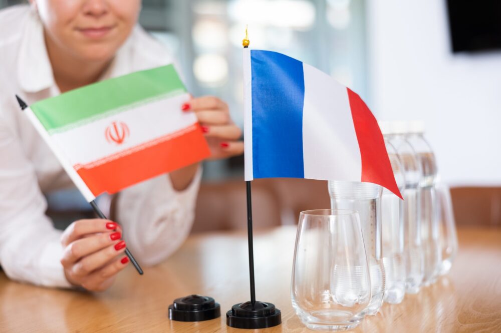 Franciaország kiutasít két iráni diplomatát