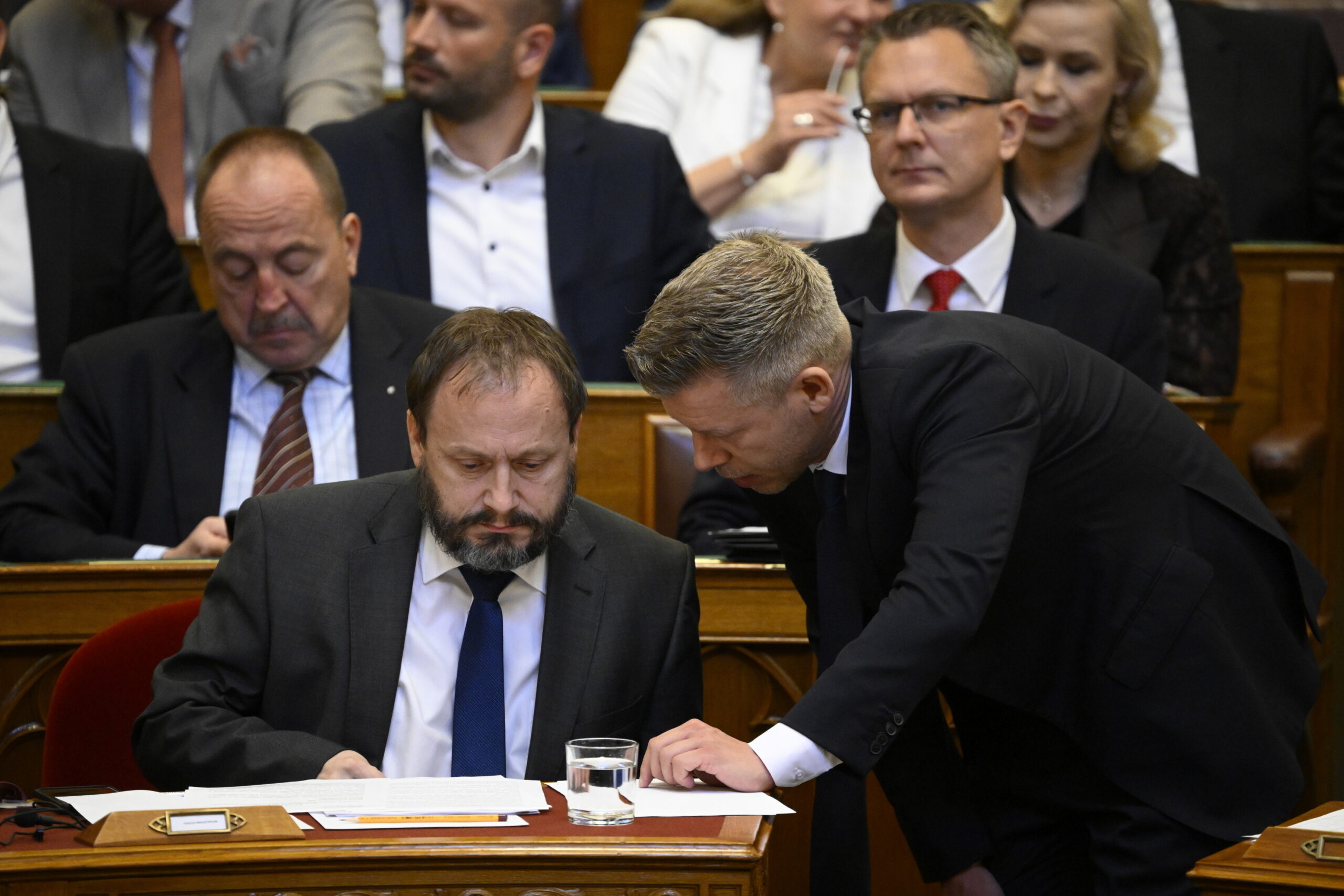 Tömeges kirúgásokra készül a tiszás vezető?