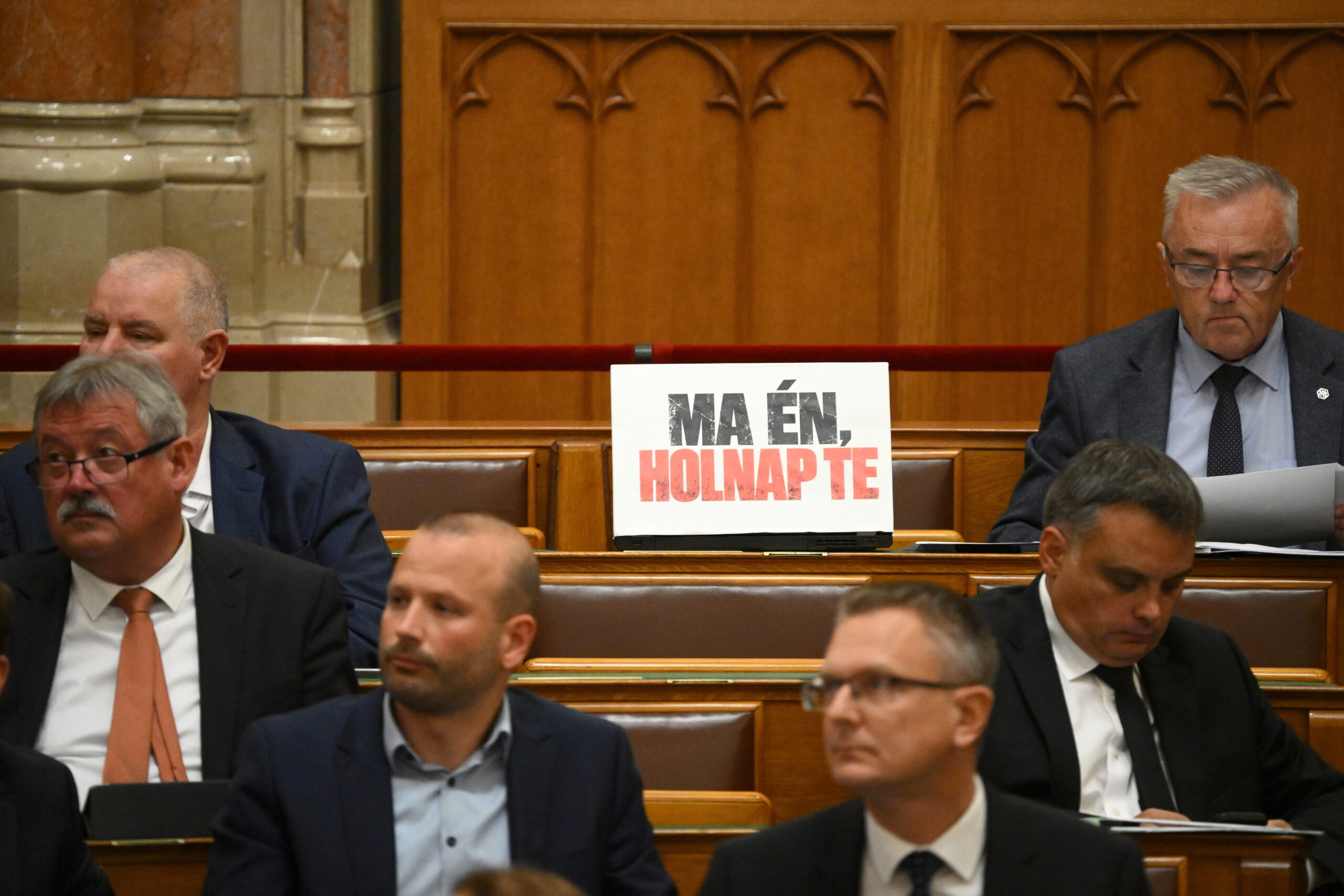 Az új ÁVH gyanúsítása alapján elrendelték Seszták Miklós letartóztatását