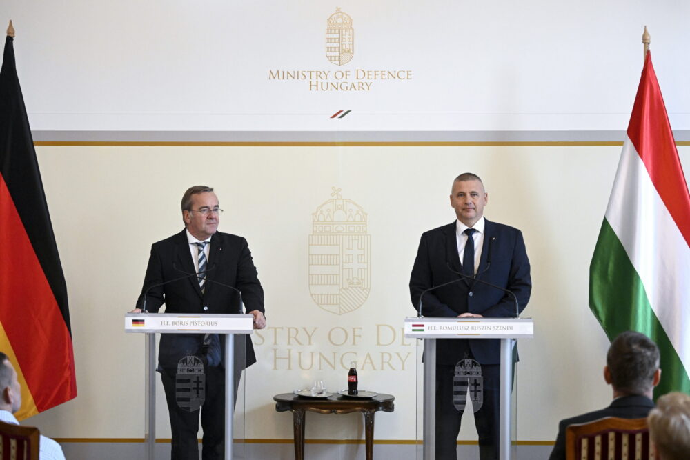 Pistorius: erősödni fognak a magyar-német védelmi kapcsolatok
