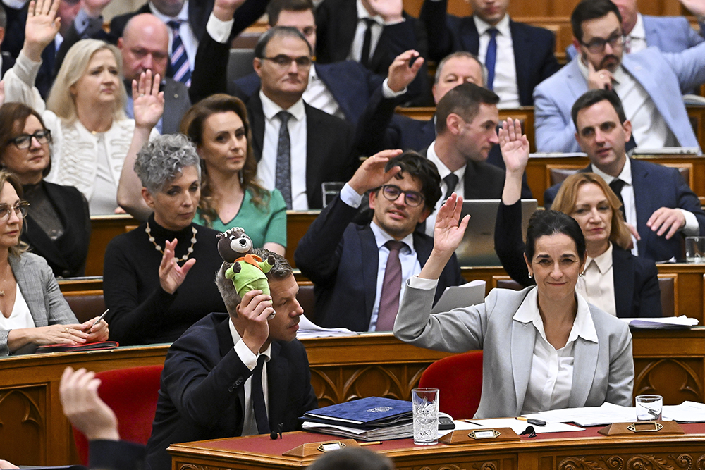 A parlamenti kisisten, a Fletcher-diplomás kisleány és a magyar morális cirkusz