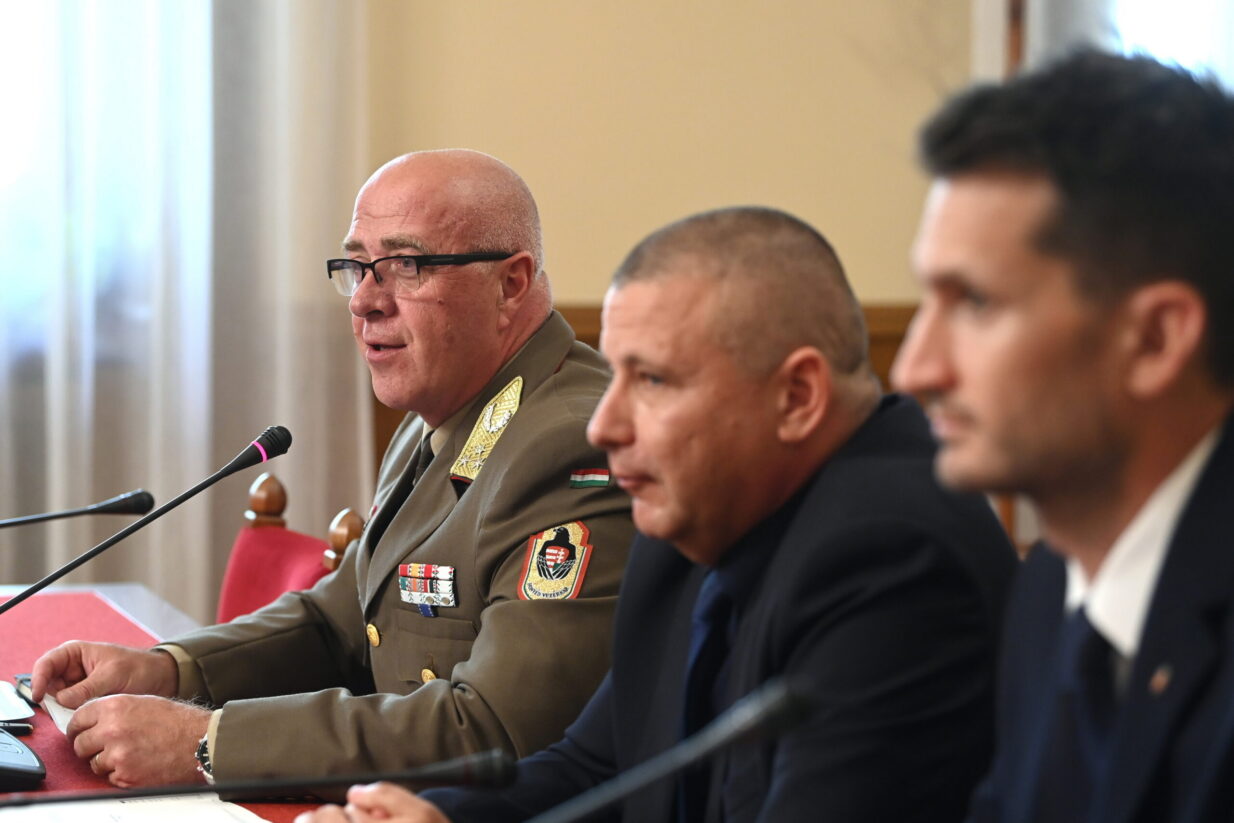 A honvédelmi államtitkár hitet tett az EU mellett