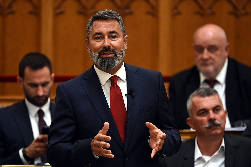 Hidvéghi Balázs feltette a mindenkit érdeklő kérdést: Mi indokolta a bezárást?