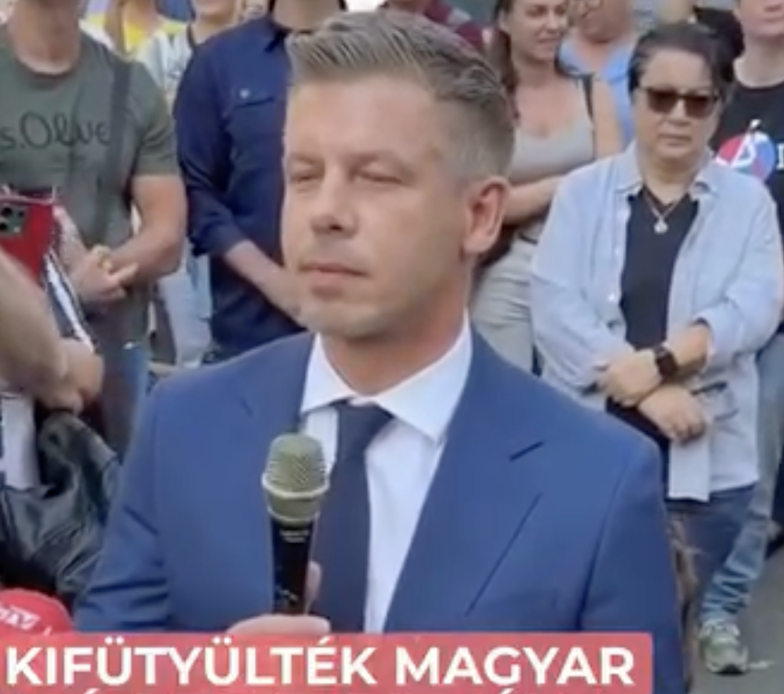 Füttykoncert fogadta Magyar Pétert a szociális dolgozók tüntetésén