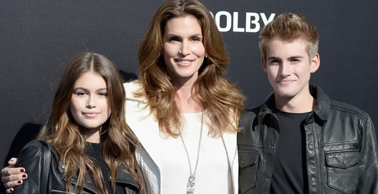 Meghalt Cindy Crawford 27 éves fia