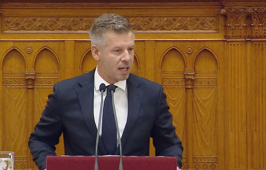 Magyar Péter odarontott a KNDP frakcióvezetőjéhez (Videó!)