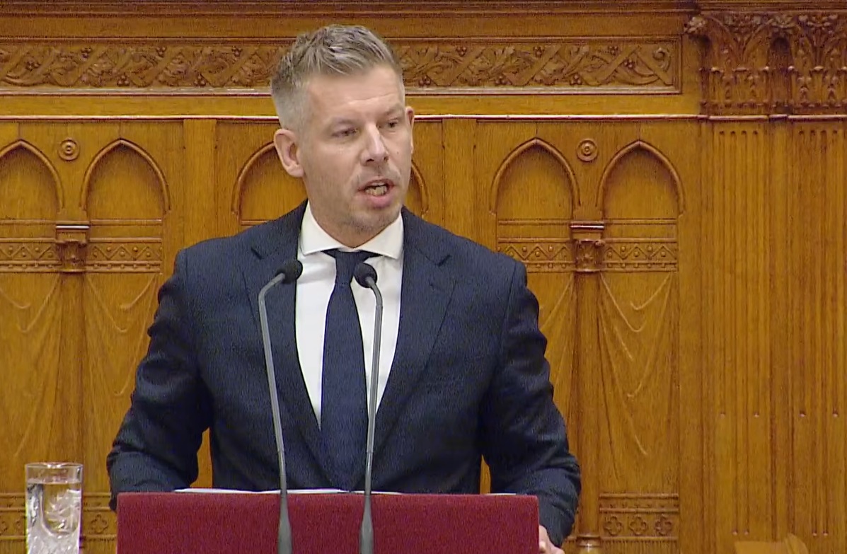 Magyar Péter: Régen az isteneket úgy szentelték, hogy bort öntöttek rá – Videó!