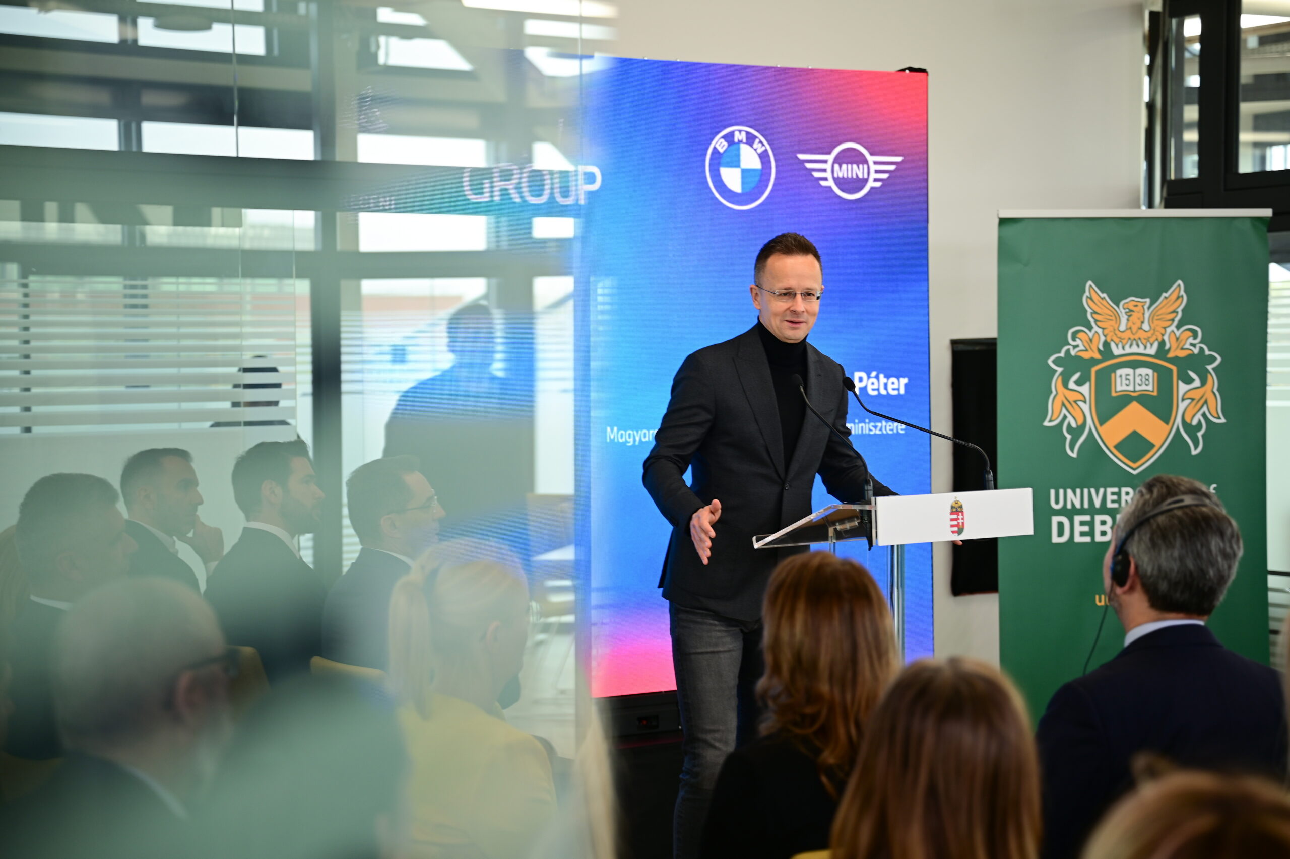 Kösz, Orbán: beért a gigaberuházások gyümölcse, Magyar Péter akarja learatni
