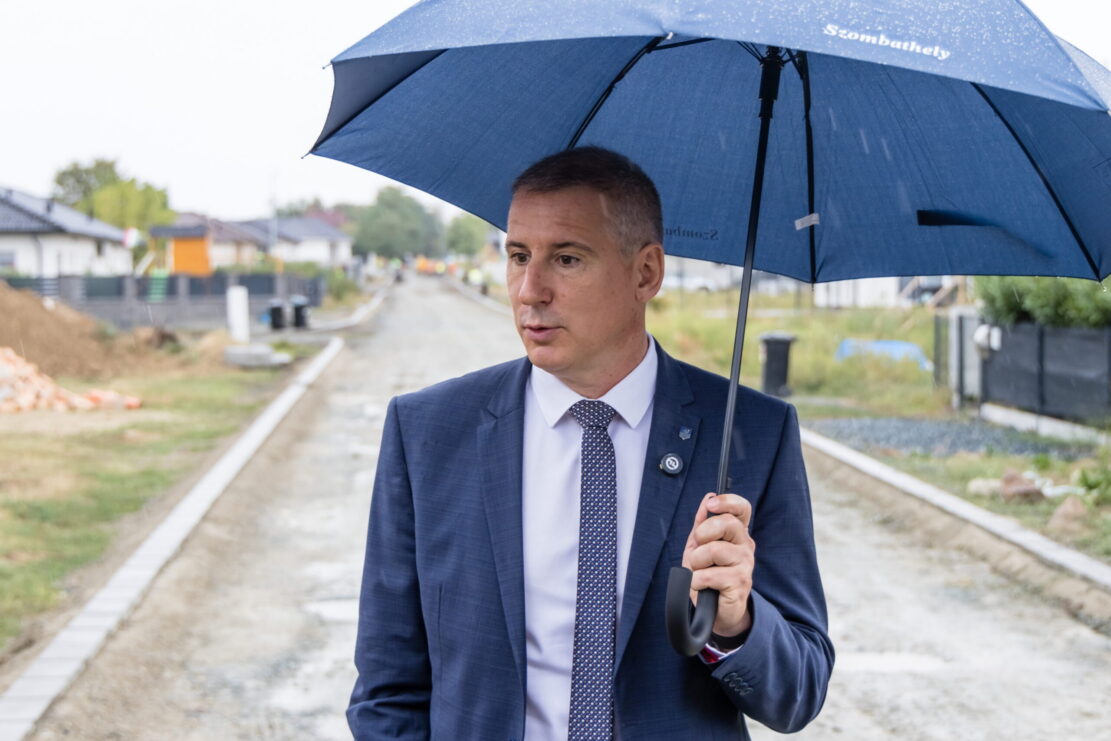 Bitumennel fedik le az azbesztes területeket Szombathelyen