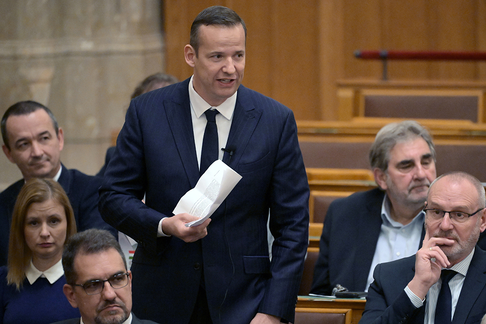 Toroczkai László Magyar Péternek: Mit mondott önnek az IMF delegációja? (Videó!)