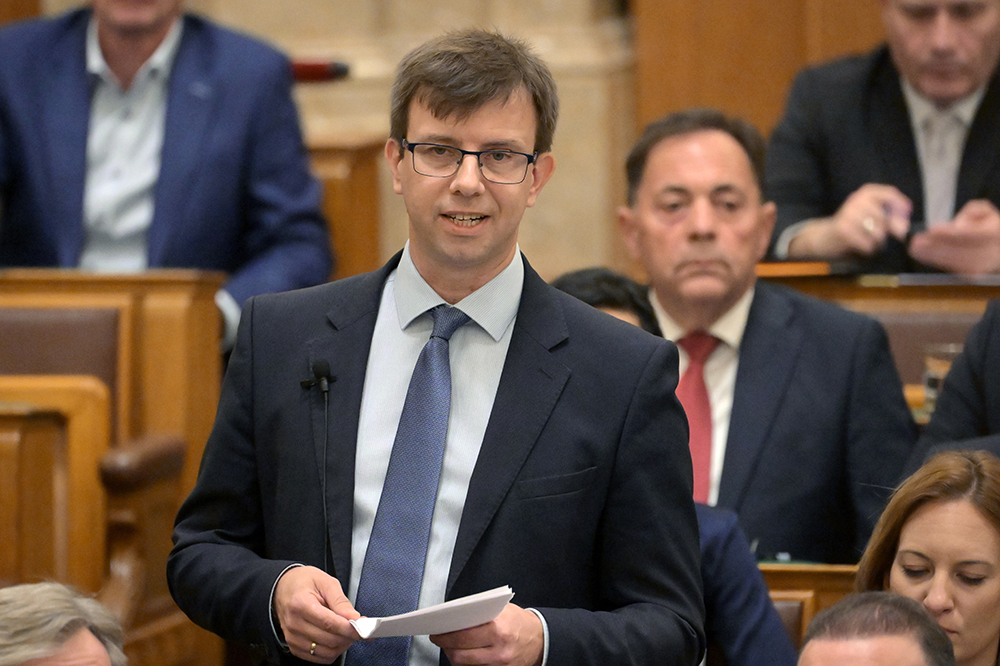 Bóka János: Túl sok itt a mobiltelefon és túl közel a Duna