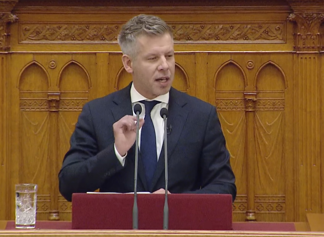 Magyar Péter a költségvetésről: Kérem, az öveket kapcsolják be! (Videó!)