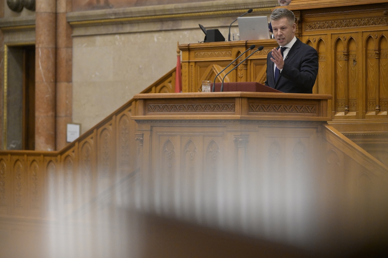 Ezért hallgatott Magyar Péter a minimálbér emeléséről